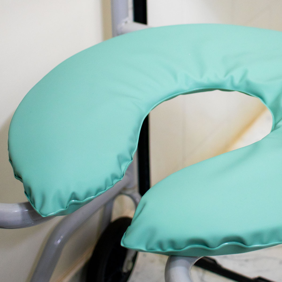 Almofada Ortopédica Higiênica para Assento Cadeira de Banho e Vaso Sanitário Especial com Espuma Verde - Imagem 3