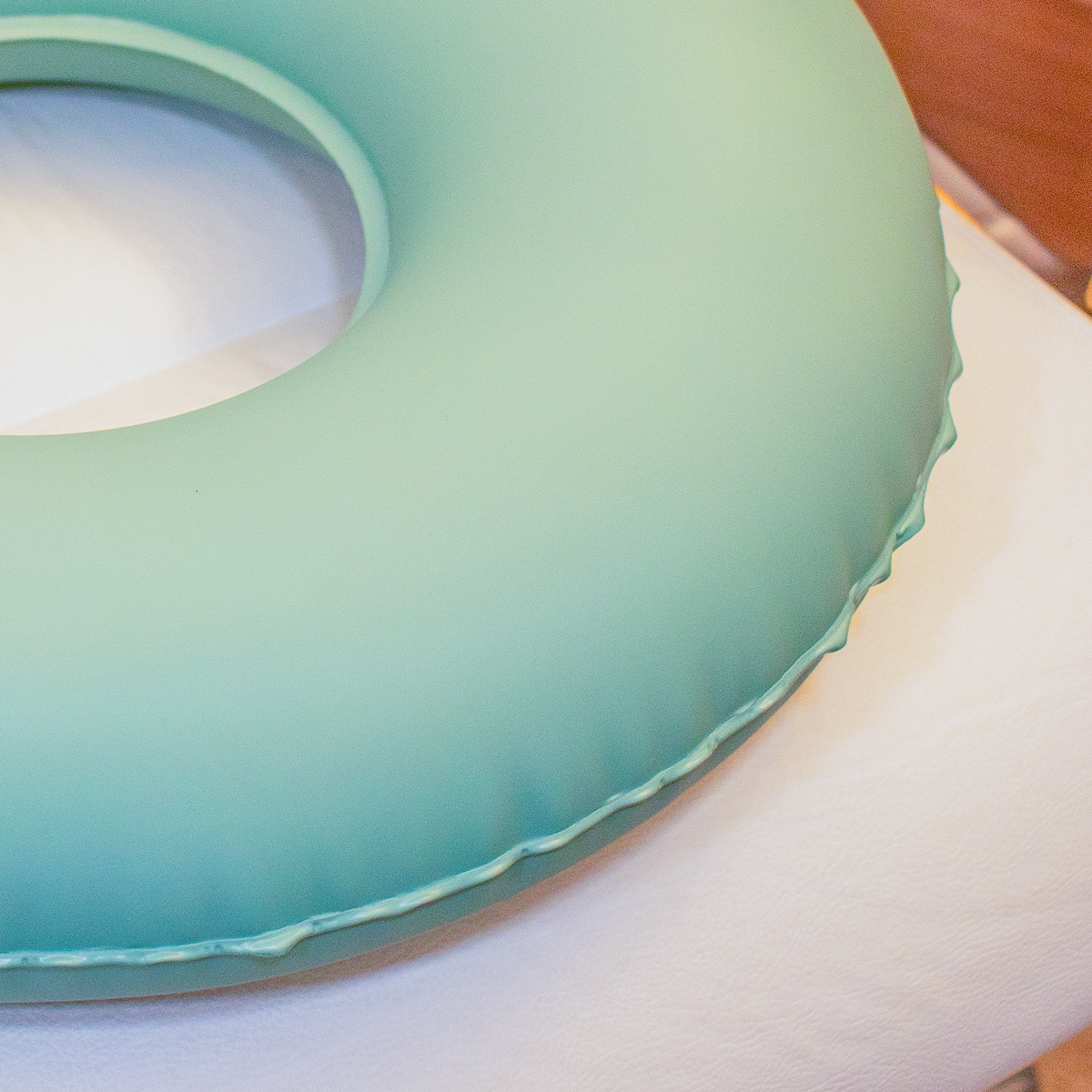 Almofada Ortopédica Redonda com Orifício Inflável 2 em 1 - Imagem 3